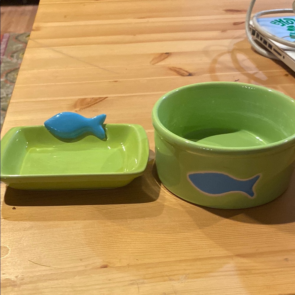 Green and Blue Fish-Themed Pet Dish Set